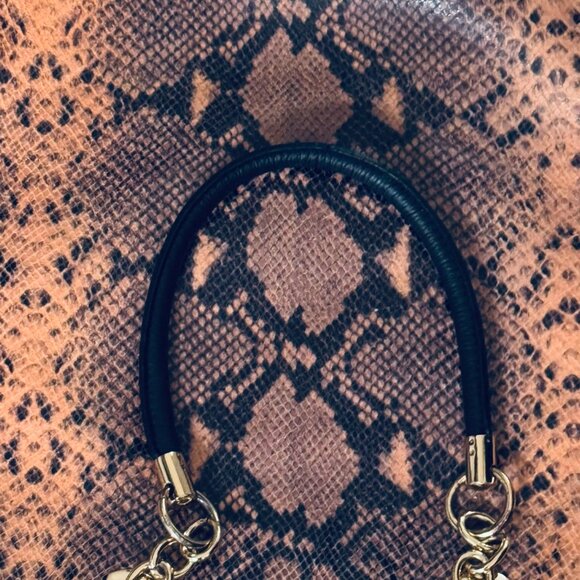 UNLEASH YOUR STYLE: THE LUX LEATHER SNAKESKIN PURSE THAT TRANSFORMS ANY OUTFIT! - Picture 7 of 8